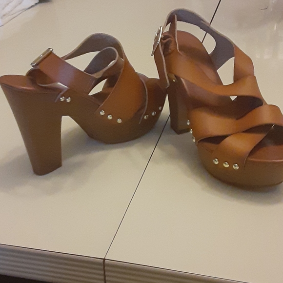 Clogs - Picture 3 of 3